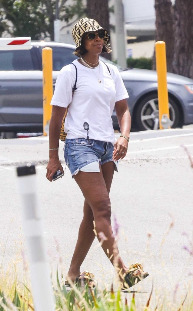 Kelly Rowland in a White Tee