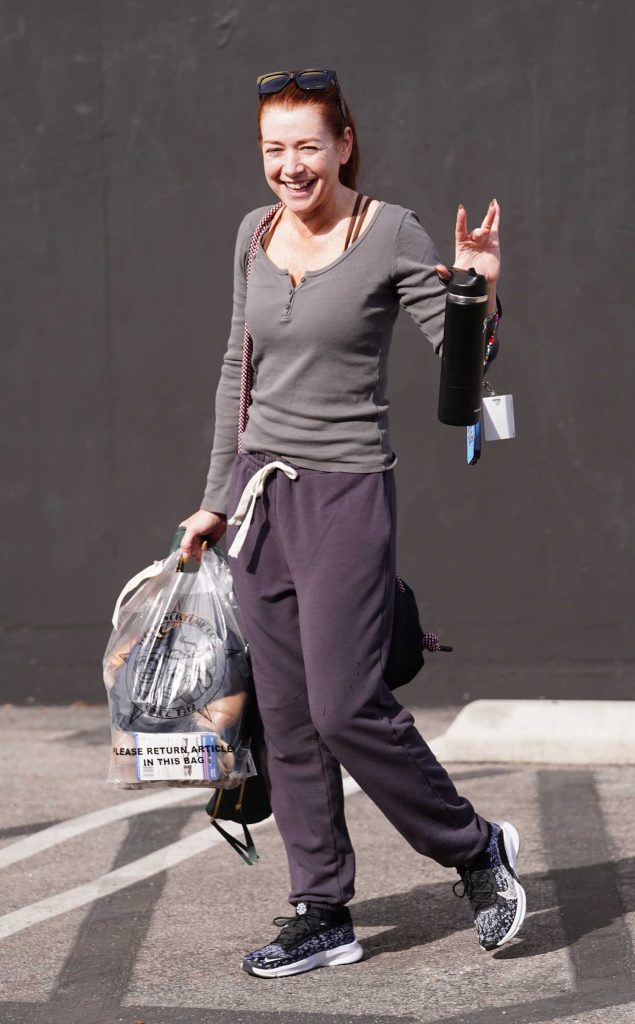 Alyson Hannigan in a Black Sweatpants