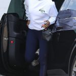 Kelly Rowland in a White Sweatshirt Heads Into a Skin Care Clinic in Los Angeles