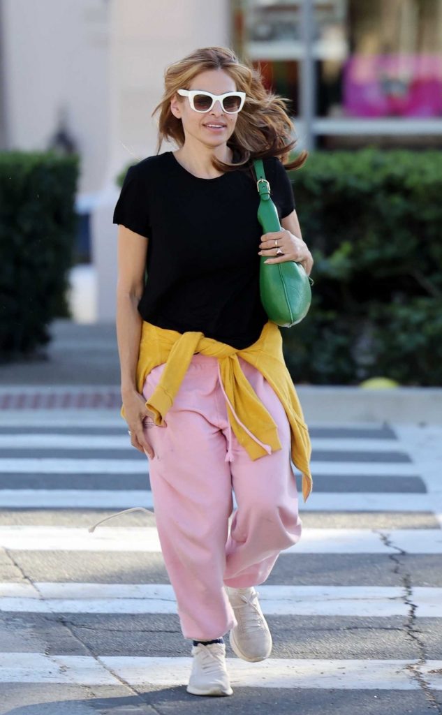 Eva Mendes in a Pink Sweatpants