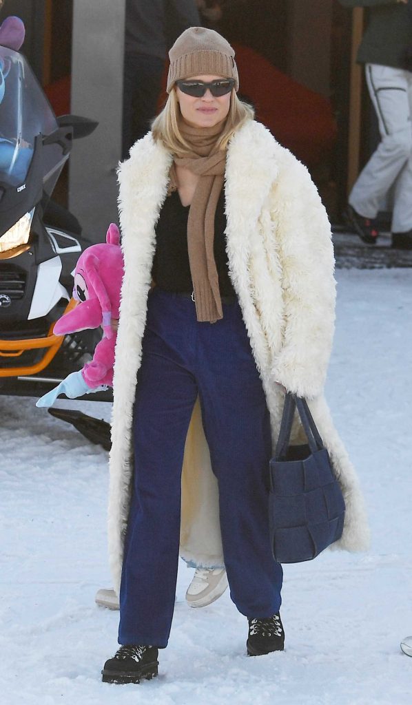 Michelle Hunziker in a White Fur Coat