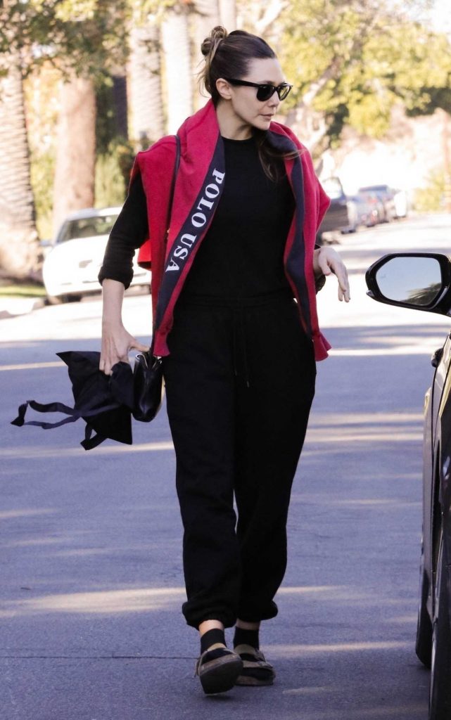 Elizabeth Olsen in a Black Sweatpants