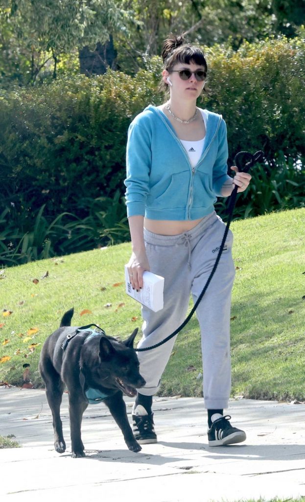 Kristen Stewart in a Grey Sweatpants