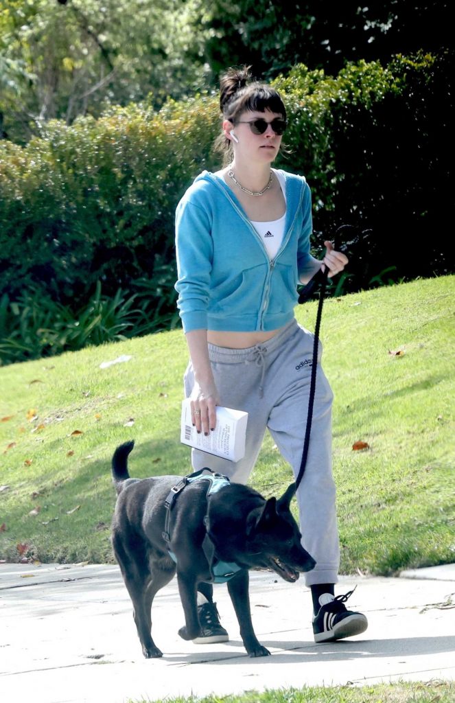 Kristen Stewart in a Grey Sweatpants