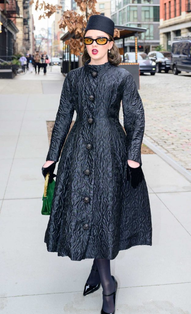 Maisie Williams in a Black Patterned Coat