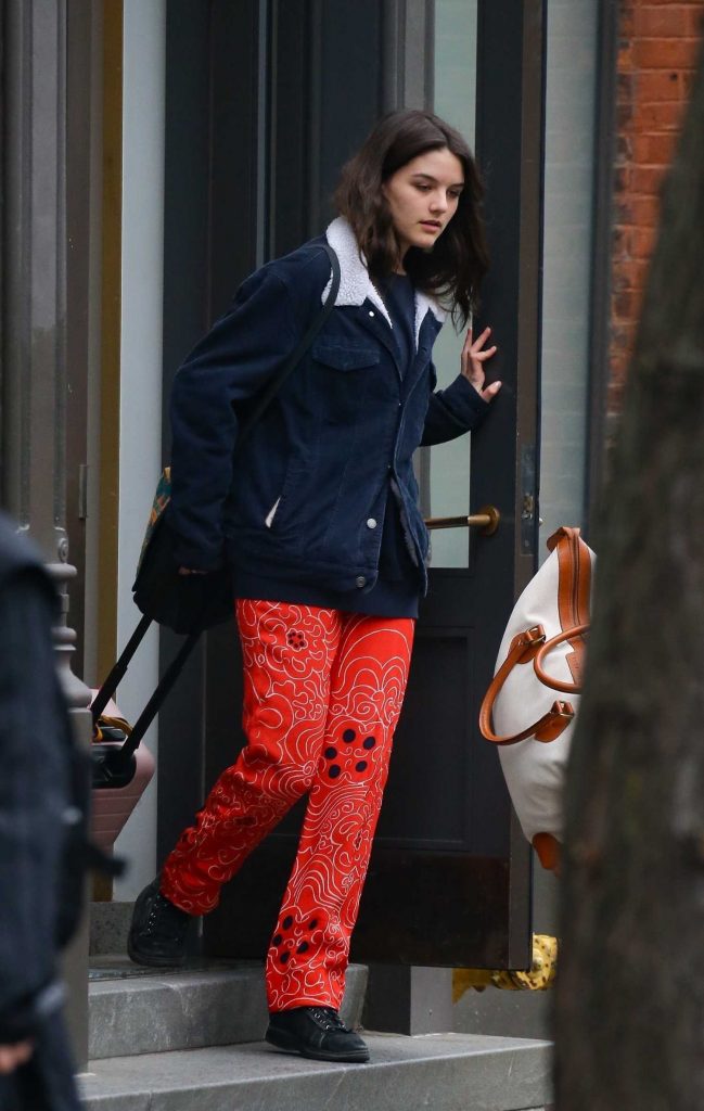 Suri Cruise in a Red Pants