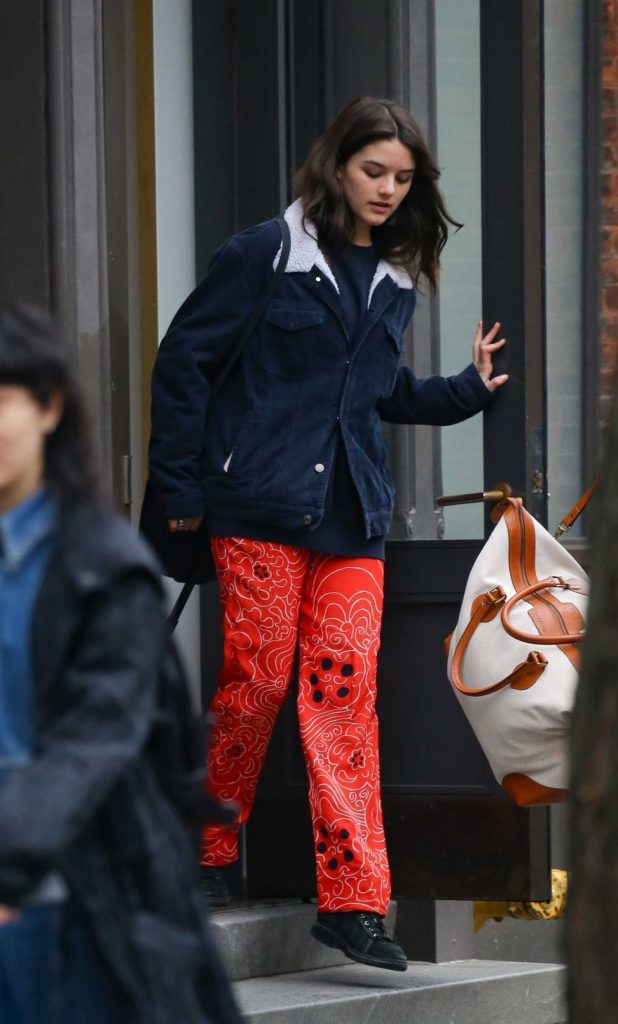 Suri Cruise in a Red Pants