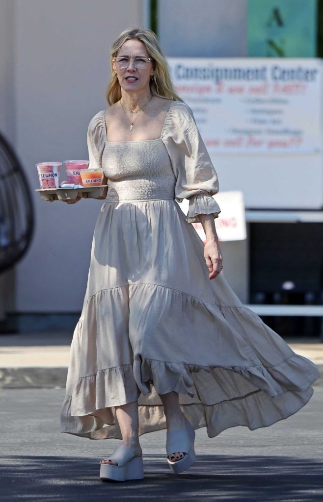 Jennie Garth in a Beige Dress