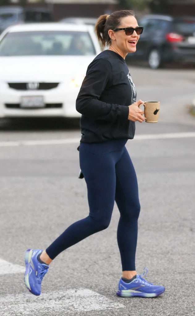 Jennifer Garner in a Purple Sneakers