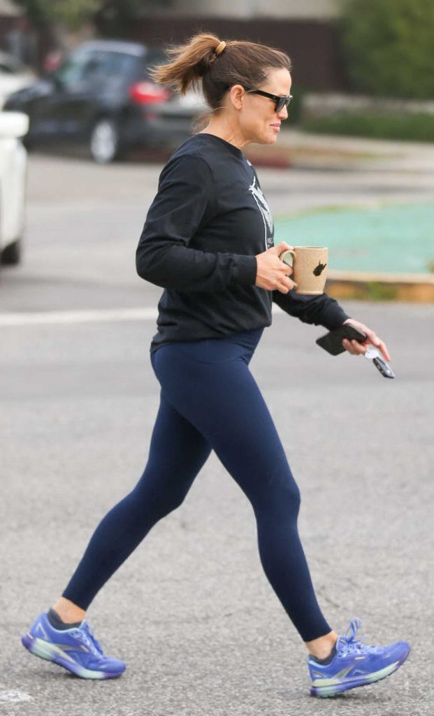 Jennifer Garner in a Purple Sneakers