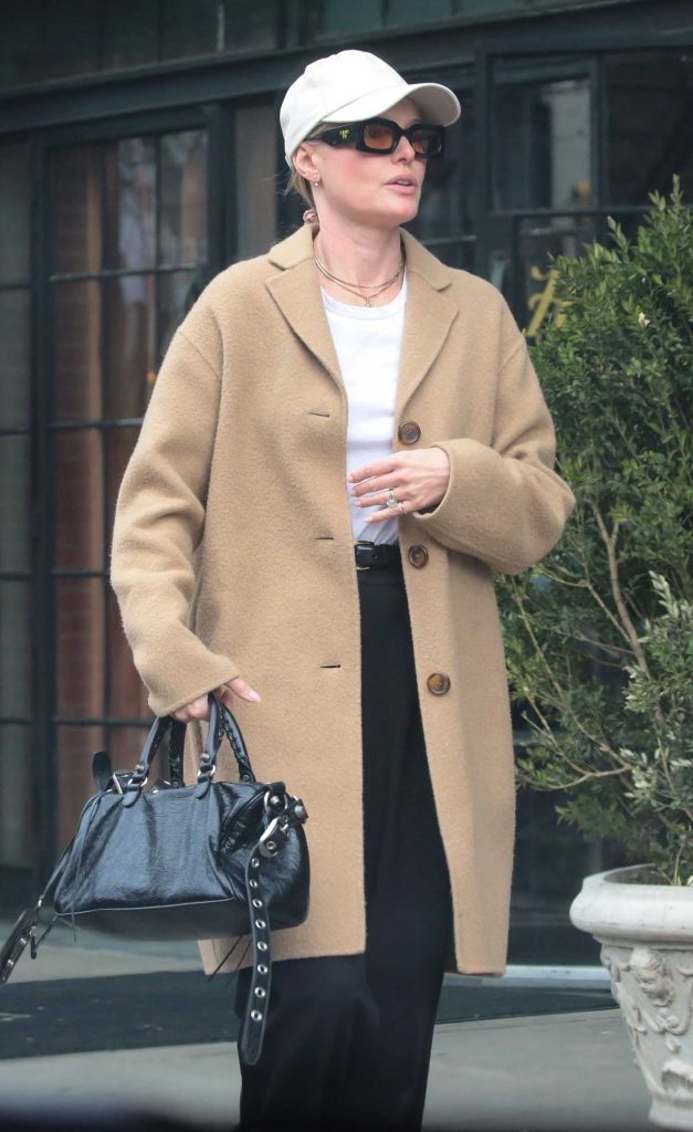 Kate Bosworth in a Beige Coat