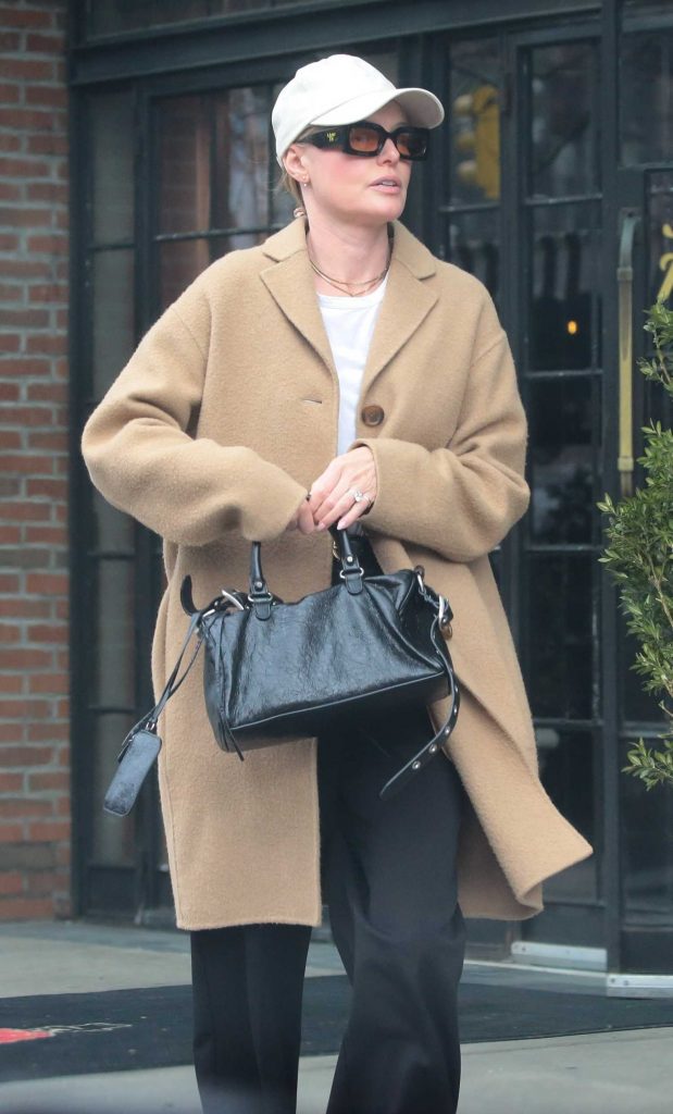 Kate Bosworth in a Beige Coat