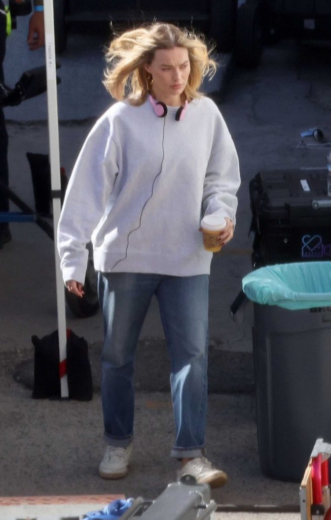 Margot Robbie in a Grey Sweatshirt