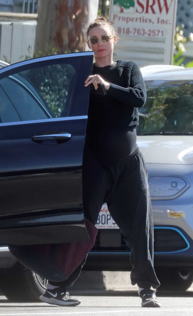 Rooney Mara in a Black Sweatpants