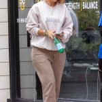 Maria Menounos in a White Sweatshirt Was Seen Out for Lunch in Encino