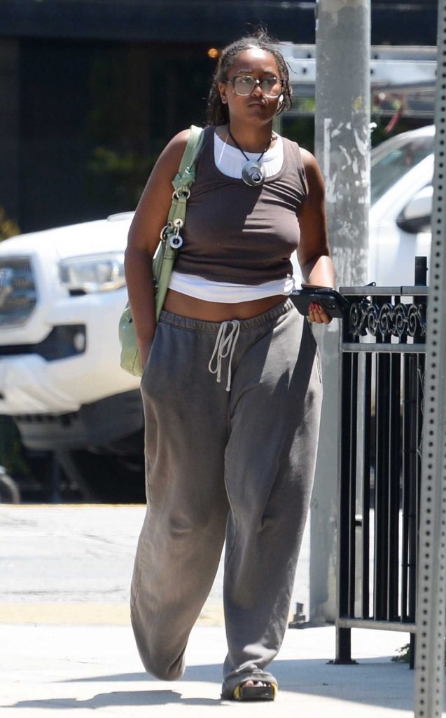 Sasha Obama in a Grey Sweatpants