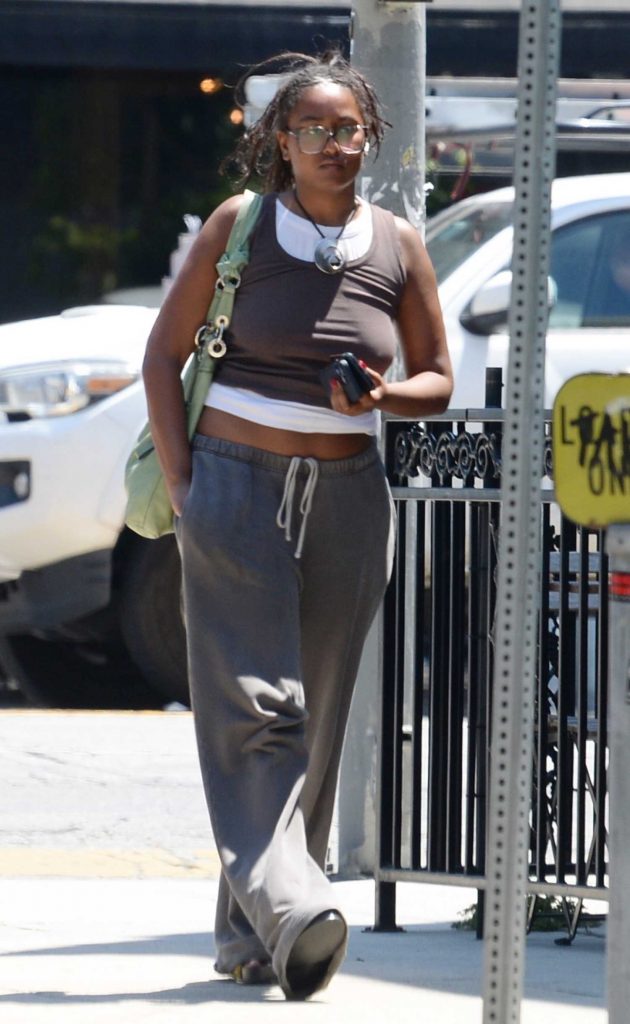 Sasha Obama in a Grey Sweatpants