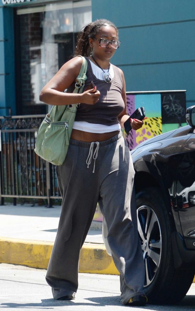 Sasha Obama in a Grey Sweatpants