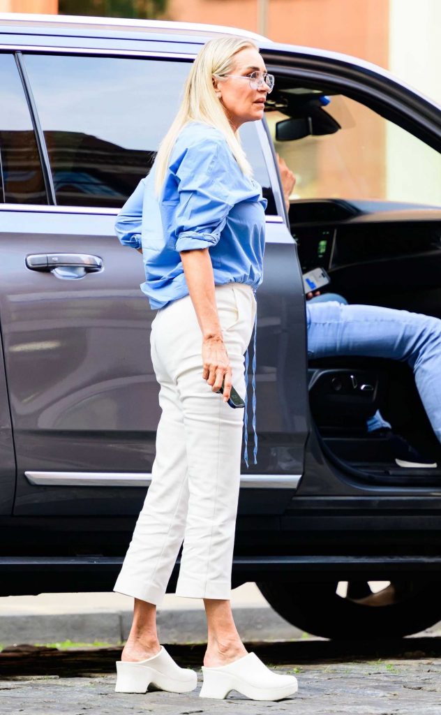 Yolanda Hadid in a White Trousers