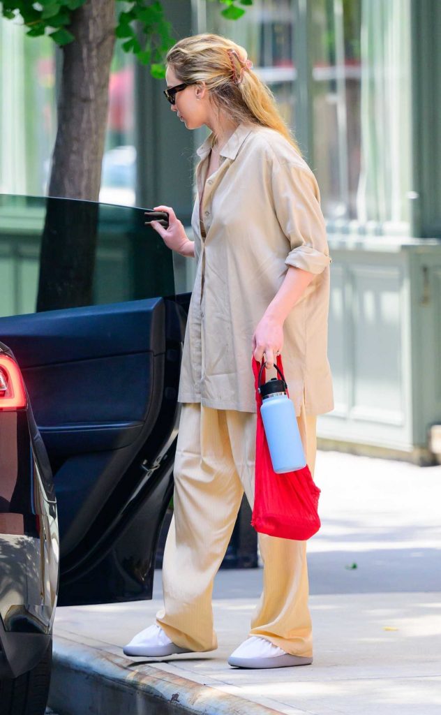 Jennifer Lawrence in a Beige Shirt