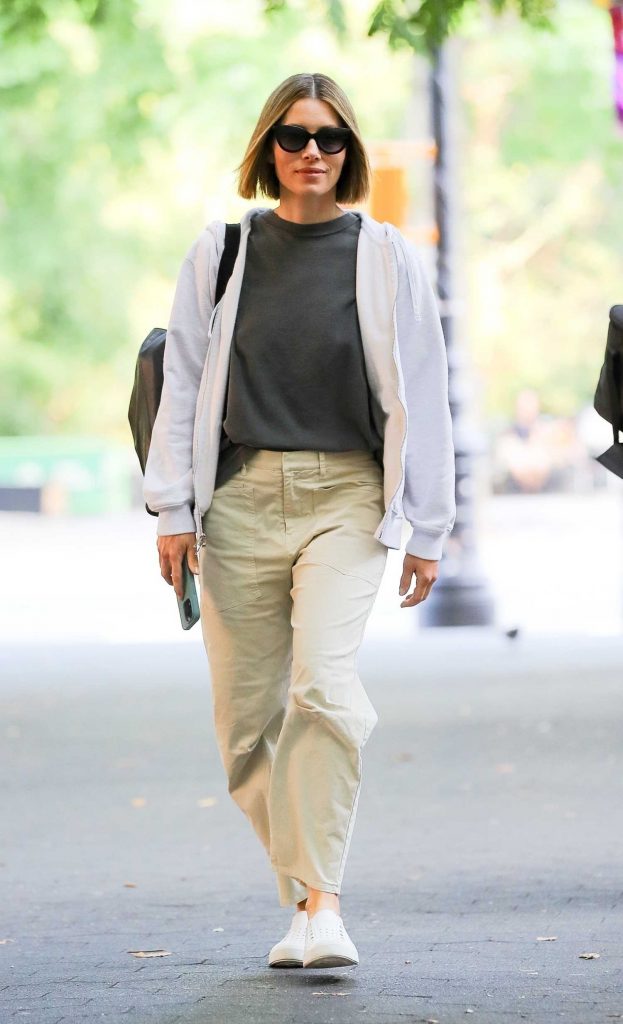 Jessica Biel in a Beige Pants