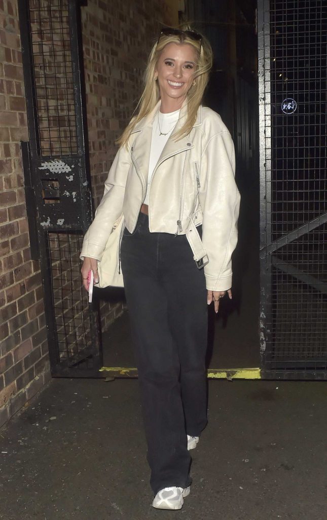 Jessy Potts in a Beige Leaher Jacket