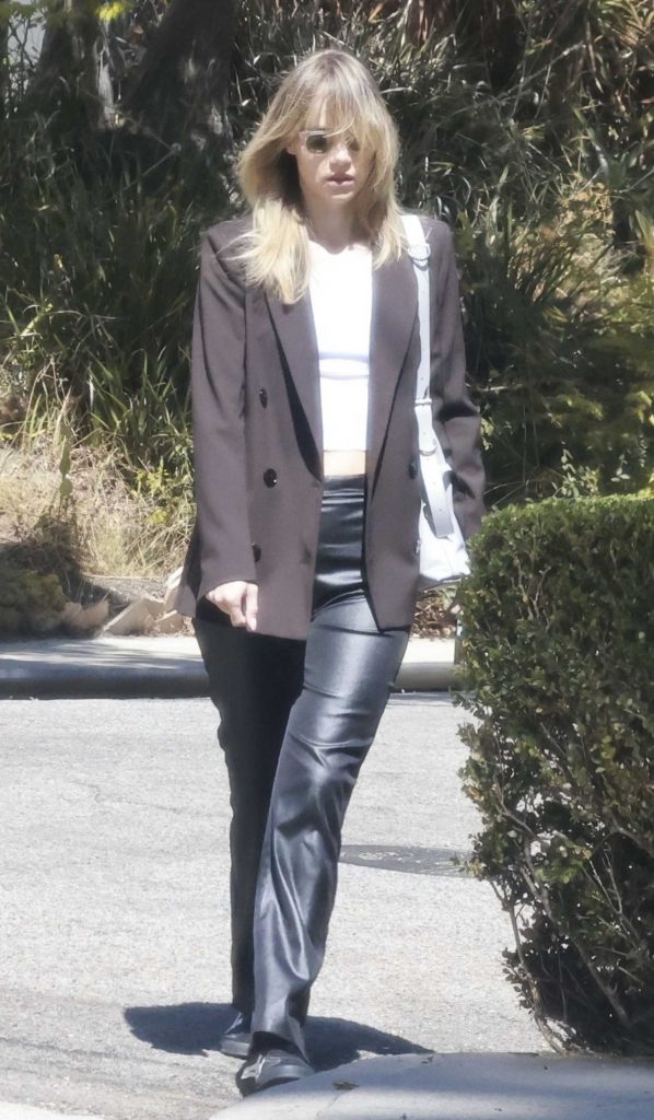 Suki Waterhouse in a Black Sneakers