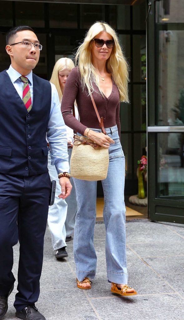 Claudia Schiffer in a Blue Jeans