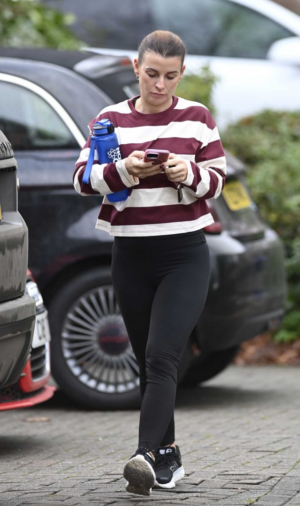 Coleen Rooney in a Black Sneakers