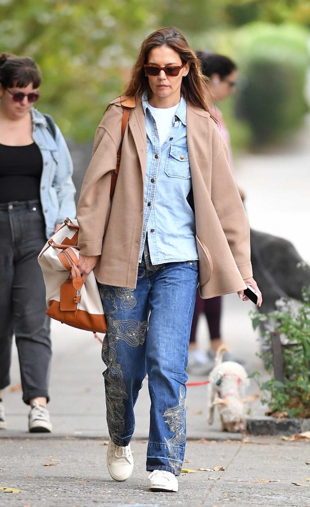 Katie Holmes in a White Sneakers