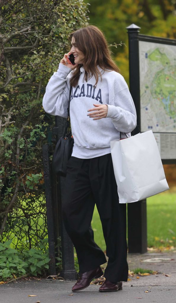 Rachel Weisz in a Grey Sweatshirt