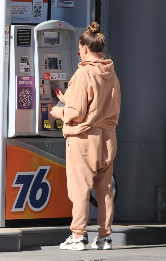 Brittany Cartwright in a Beige Sweatsuit