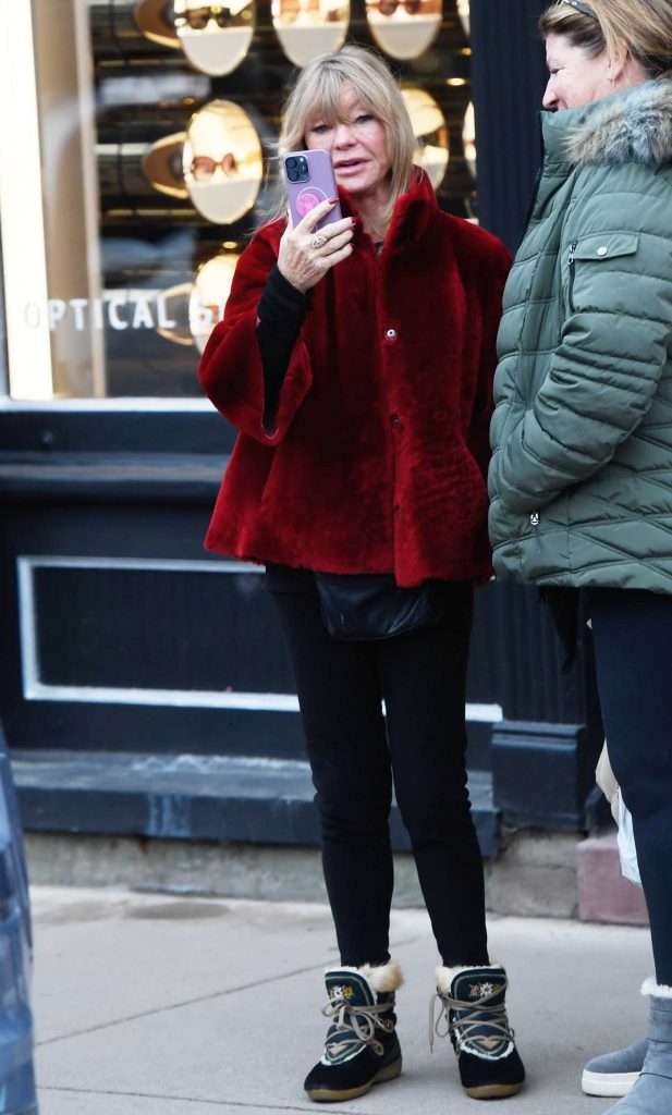 Goldie Hawn in a Red Fur Coat