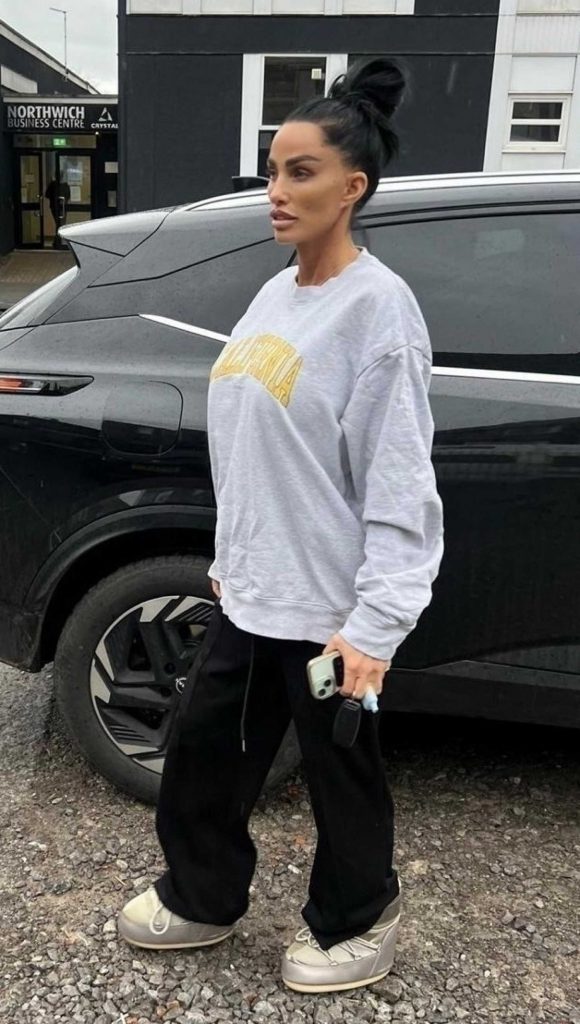 Katie Price in a Grey Sweatshirt