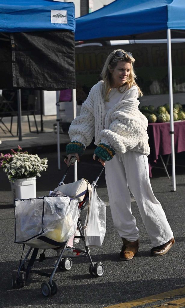 AnnaLynne McCord in a White Pants