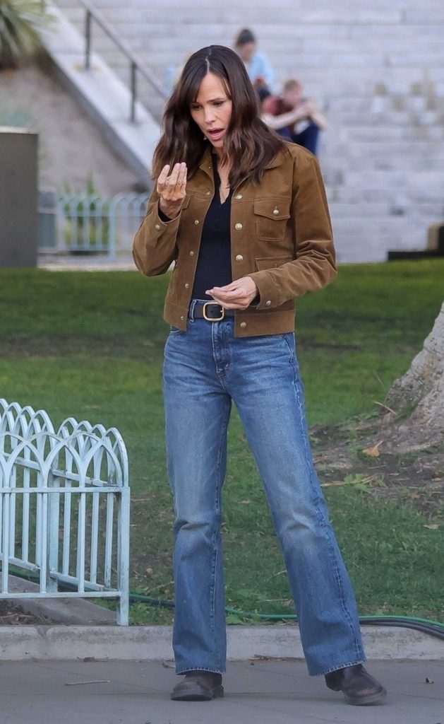 Jennifer Garner in a Tan Jacket