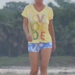 Shania Twain in a Yellow Tee Was Seen on the Beach in Tulum