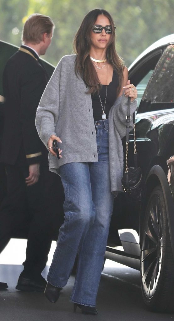 Jessica Alba in a Grey Cardigan