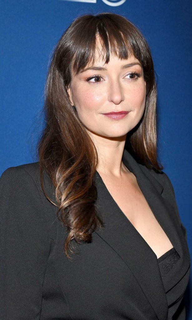 Milana Vayntrub