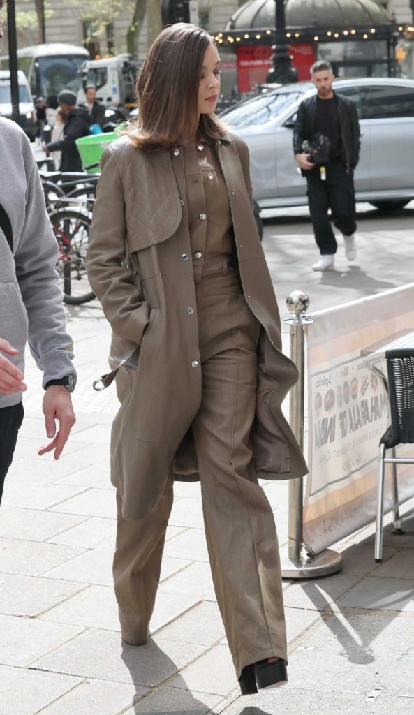 Hailee Steinfeld in a Tan Ensemble