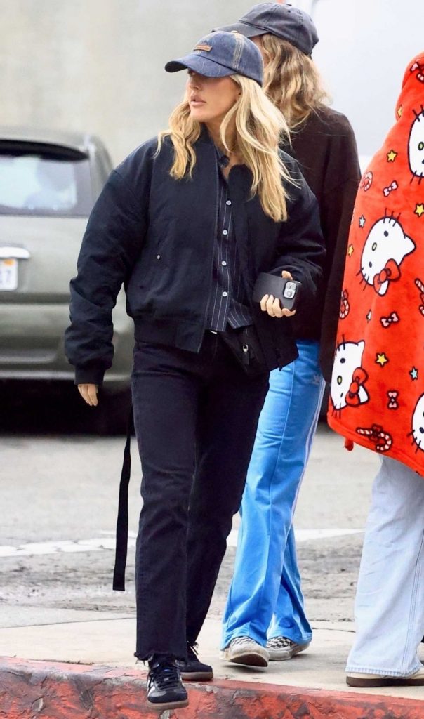 Ellie Goulding in a Black Sneakers