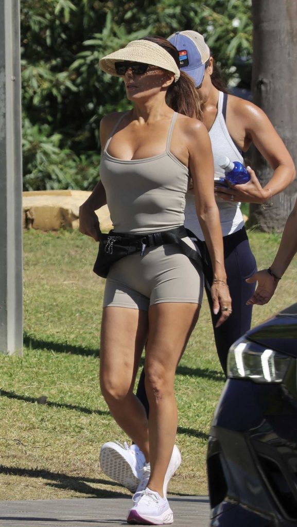 Eva Longoria in a Beige Workout Ensemble