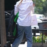 Jennifer Lawrence in a White Shirt Returns from a Shopping Trip in New York City