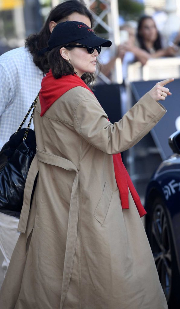 Zoey Deutch in a Beige Trench Coat