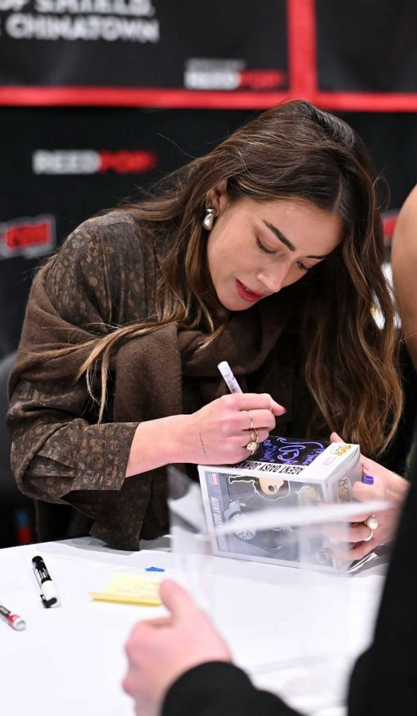 Chloe Bennet