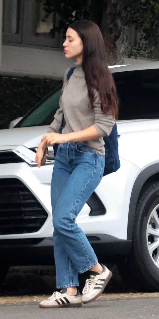 Caylee Cowan in a Blue Jeans