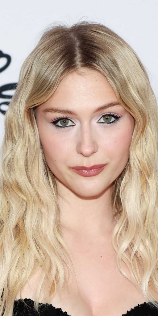 Alyvia Alyn Lind
