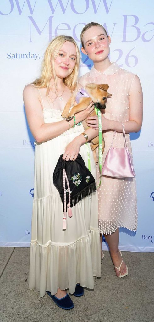 Dakota Fanning and Elle Fanning