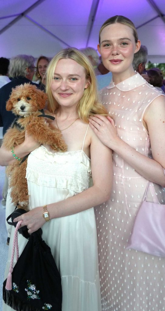 Dakota Fanning and Elle Fanning