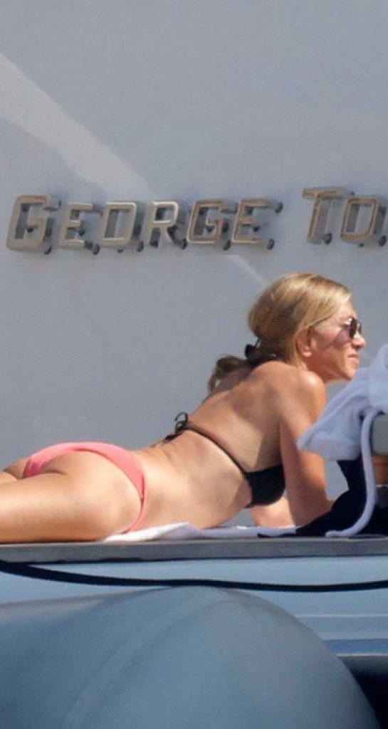 Jennifer Aniston in a Bikini